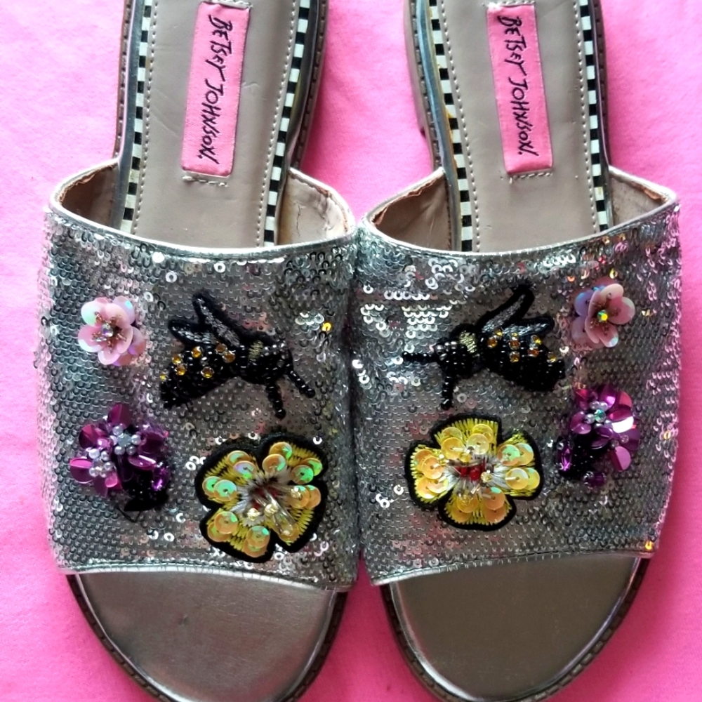 Betsey Johnson silver sequined slides size 7.5